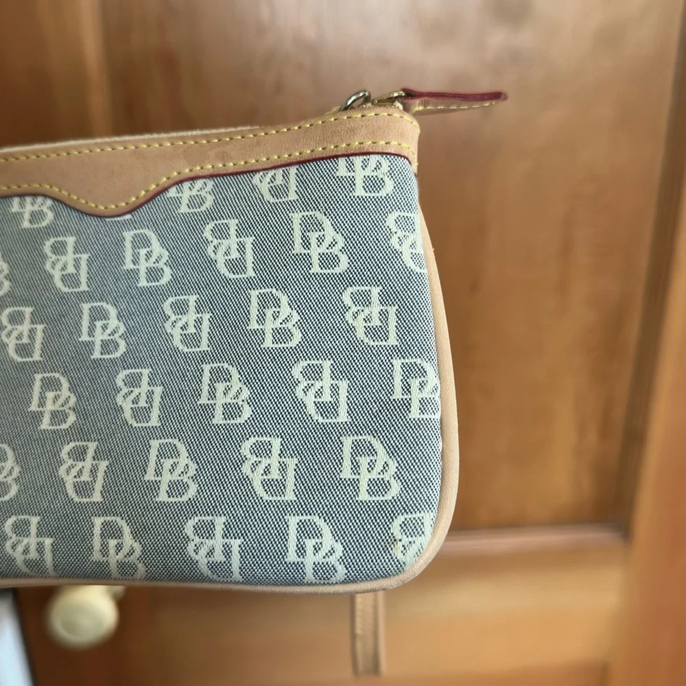 dooney & bourke VTG vintage canvas logo wristlet and ID card holder